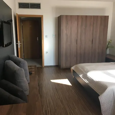 Konukevi Ubytovani Pod Borovou 3*