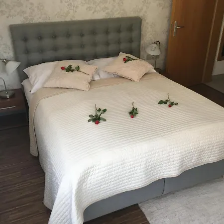 Ubytovani Pod Borovou Konukevi 3*